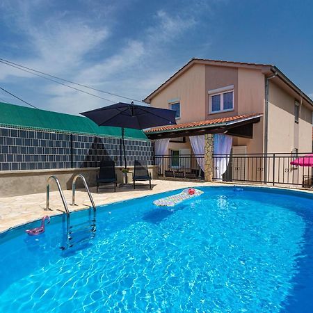 Apartment With A Private Swimming Pool, Garden & Bbq Gostinjac Luaran gambar